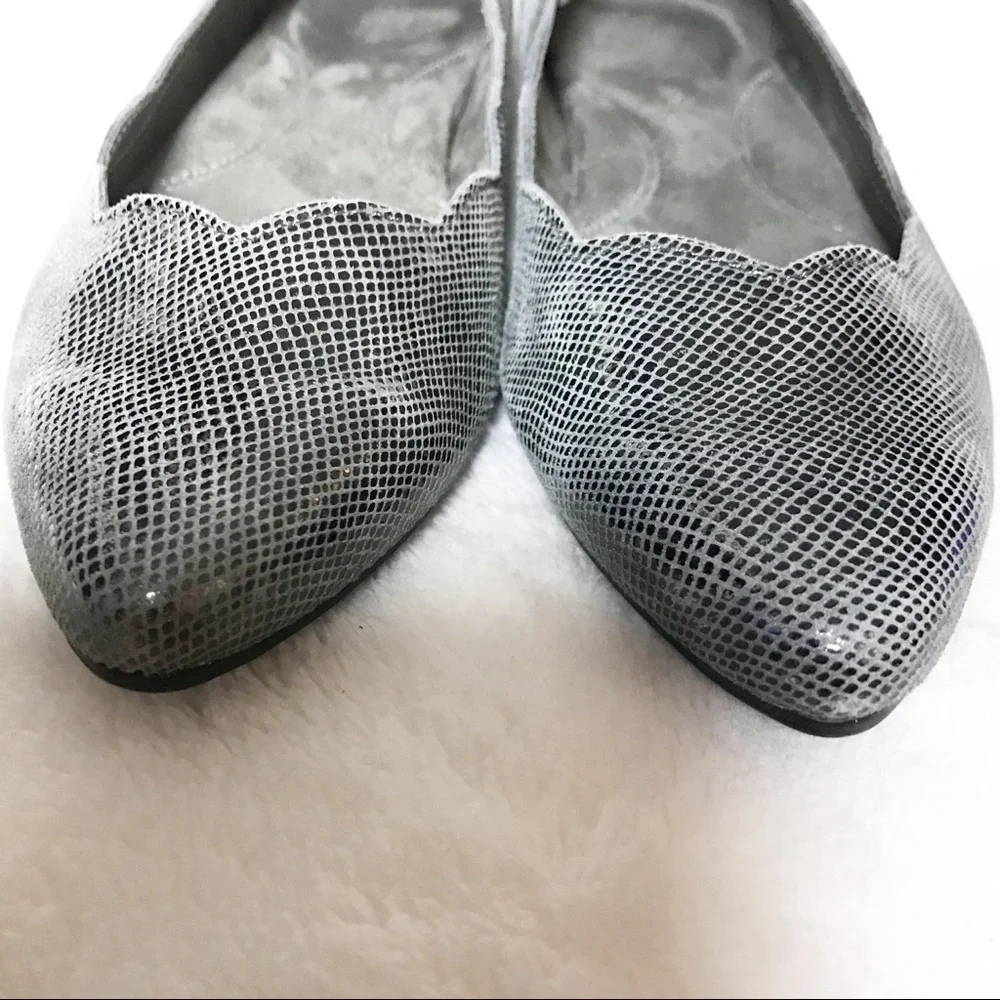 AEROSOLES Flower Girl Ballet Flat Comfort Shoes in Silver Metallic 6M